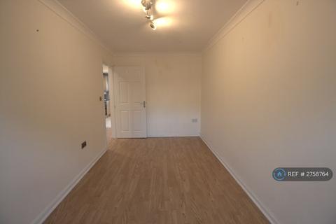 3 bedroom terraced house to rent, Rowan Place, Colchester, CO1