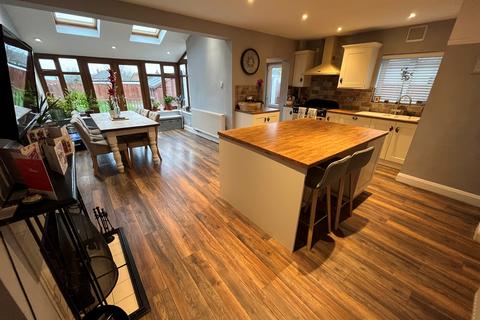 3 bedroom semi-detached house for sale, Uplands Road, Oadby, Leicester