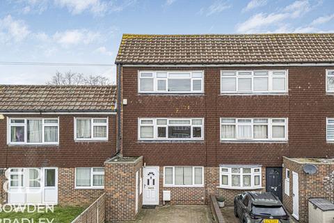 4 bedroom terraced house for sale, Ashurst Drive, Barkingside, IG6