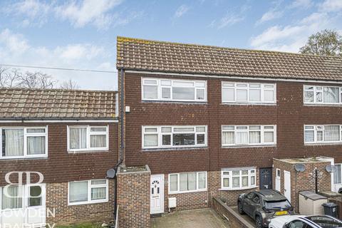 4 bedroom terraced house for sale, Ashurst Drive, Barkingside, IG6