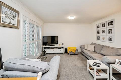 2 bedroom ground floor flat for sale, Wendover Road, Aylesbury