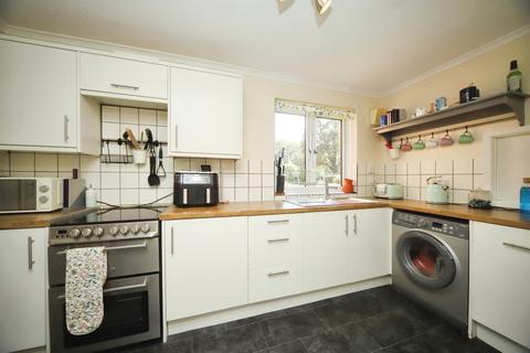 2 bedroom ground floor flat for sale, French Weir Close, Taunton