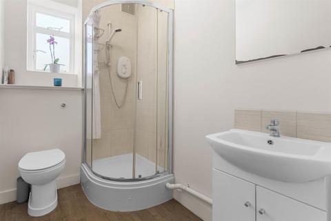 1 bedroom apartment to rent, Norland Square Mansions
