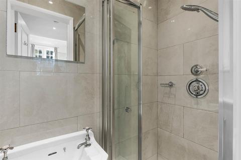 Studio to rent, Ennismore Gardens  London