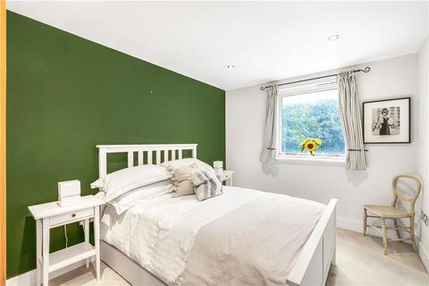 2 bedroom flat to rent, Battersea High Street, London SW11