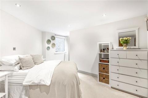 2 bedroom flat to rent, Battersea High Street, London SW11