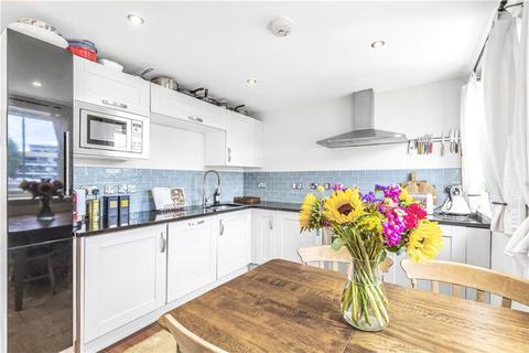 2 bedroom flat to rent, Battersea High Street, London SW11