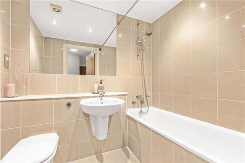 2 bedroom flat to rent, Battersea High Street, London SW11