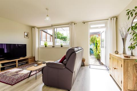 3 bedroom end of terrace house for sale, Kingham Close, London