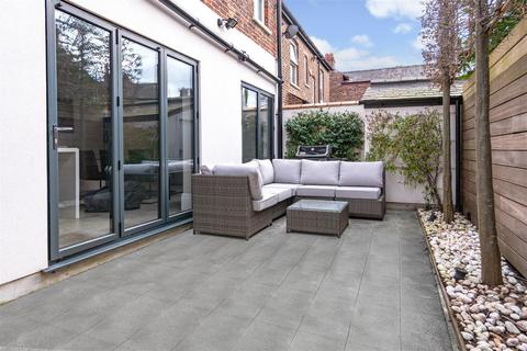 undefined, Hale Road, Hale, Altrincham