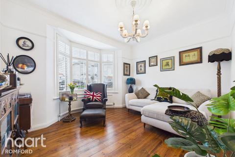 2 bedroom semi-detached house for sale, Cotleigh Road, Romford