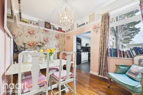 2 bedroom semi-detached house for sale, Cotleigh Road, Romford