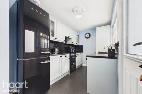 2 bedroom semi-detached house for sale, Cotleigh Road, Romford