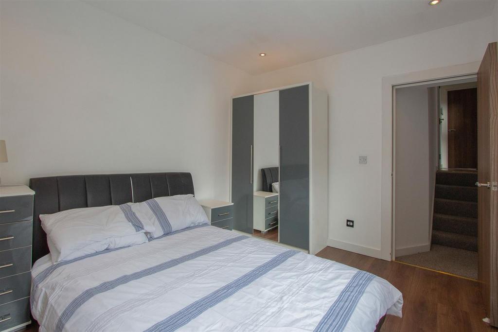 22 Churchill Way NEW-14.jpg