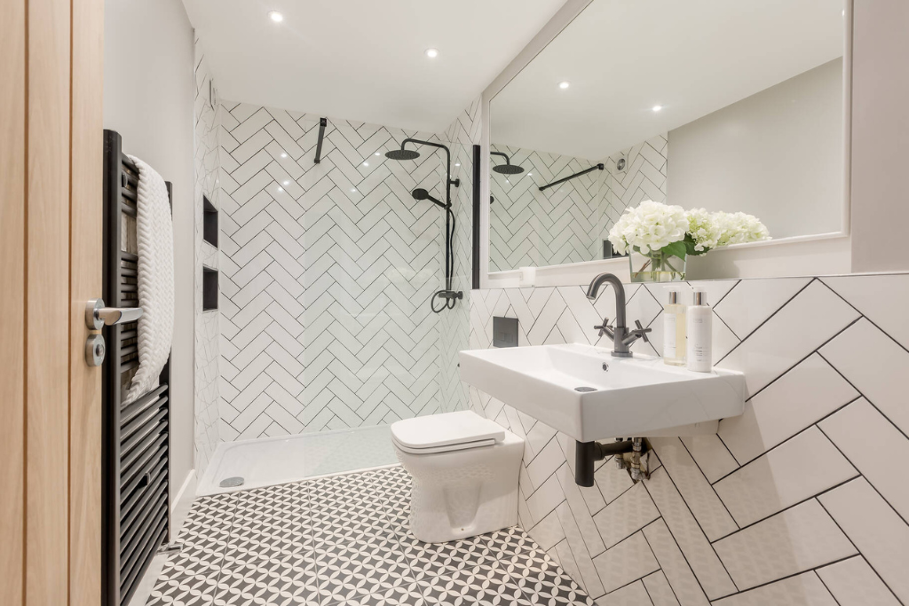 Ensuite Shower - 20 Dublin Street Lane South