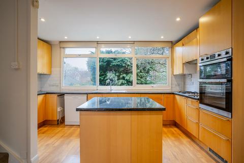 4 bedroom house to rent, Sunninghill Court, Sunninghill