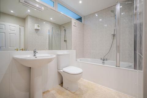4 bedroom house to rent, Sunninghill Court, Sunninghill