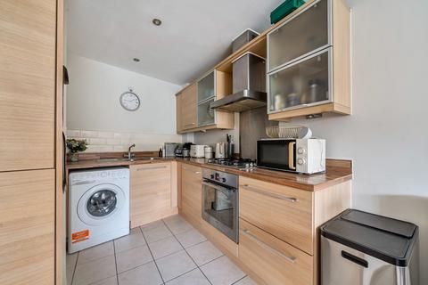 2 bedroom flat for sale, Parkland Mead, Bromley