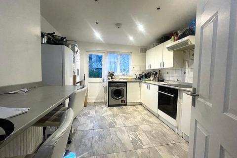 Apartment to rent, Birnam Road, Finsbury Park, London, N4