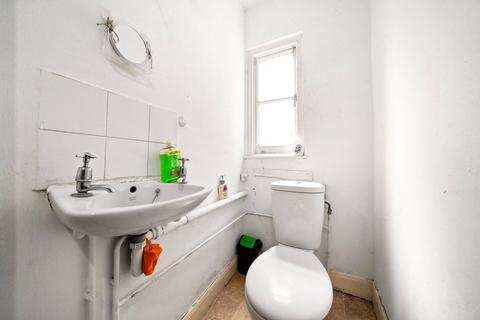 Apartment to rent, Birnam Road, Finsbury Park, London, N4
