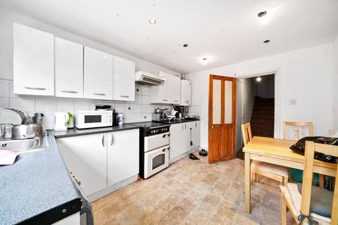 Apartment to rent, Birnam Road, Finsbury Park, London, N4