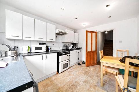 Apartment to rent, Birnam Road, Finsbury Park, London, N4