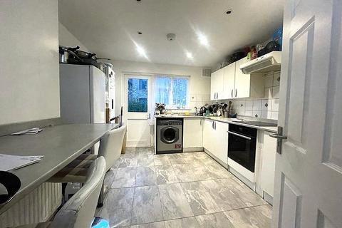 Apartment to rent, Birnam Road, Finsbury Park, London, N4
