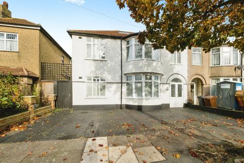 6 bedroom end of terrace house for sale, Hurstbourne Gardens, Barking
