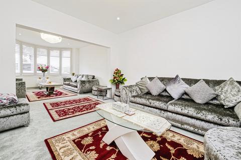 6 bedroom end of terrace house for sale, Hurstbourne Gardens, Barking
