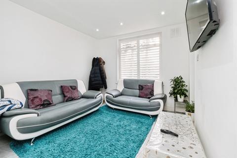 6 bedroom end of terrace house for sale, Hurstbourne Gardens, Barking