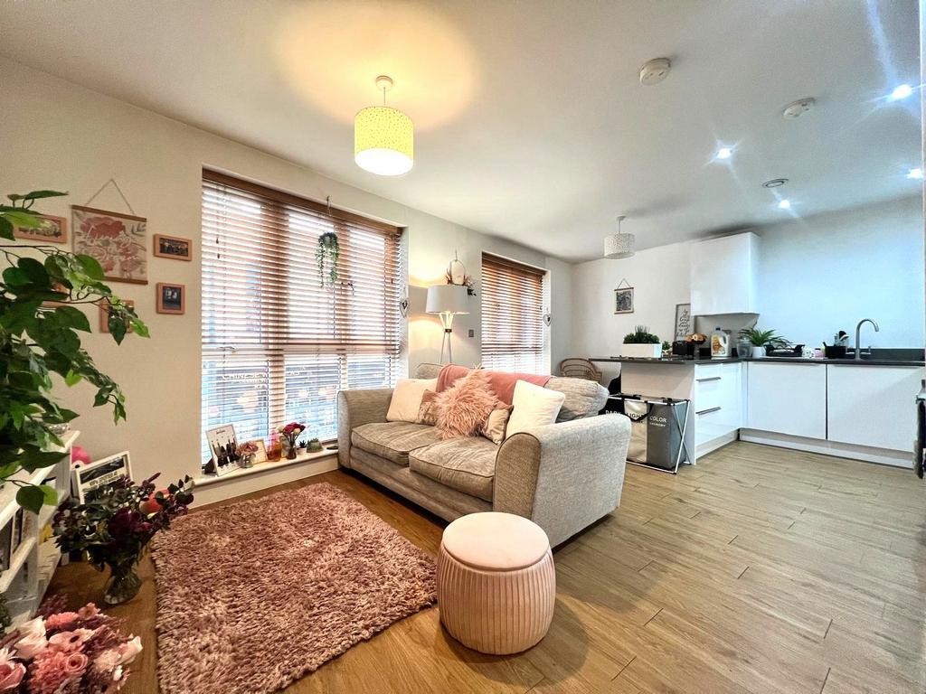 Lounge/Kitchen Area