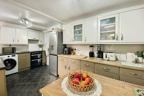 3 bedroom semi-detached house for sale, Austin Drive, Banbury OX16