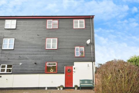 3 bedroom townhouse for sale, Barn View Road, Coggeshall, Colchester