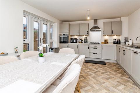 4 bedroom detached house for sale, Henbane View, Stafford