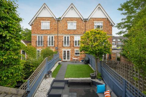 Fernbank Road, Ascot, SL5