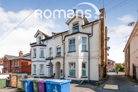 1 bedroom flat to rent, St. Michaels Road, Aldershot, Hampshire, GU12