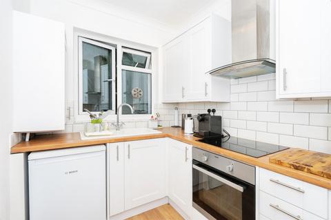 1 bedroom ground floor flat for sale, Kingsway, Hove