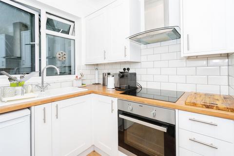 1 bedroom ground floor flat for sale, Kingsway, Hove