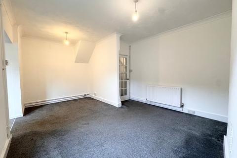 3 bedroom terraced house to rent, 57 Hastings Avenue, Margate, Kent, CT9