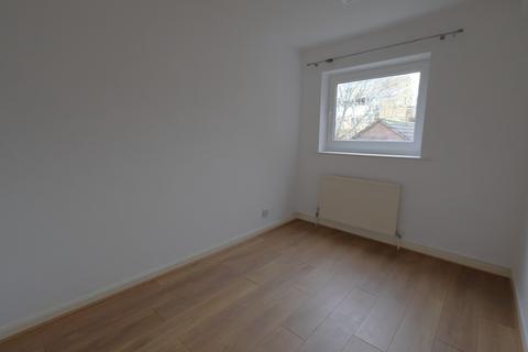 2 bedroom flat to rent, Greyshott Avenue  Fareham  UNFURNISHED
