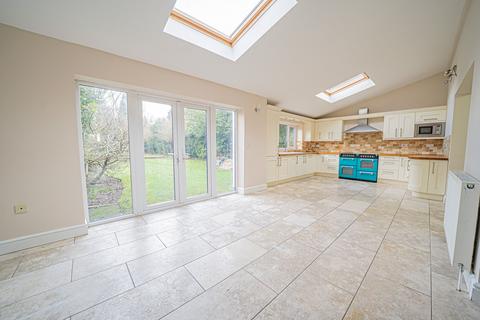 4 bedroom semi-detached house for sale, Streetsbrook Road, Solihull, B91