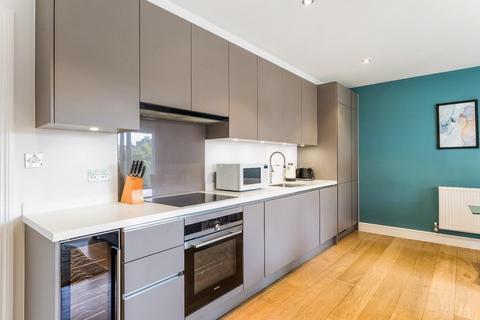 2 bedroom flat for sale, Triangle Place, Clapham, London, SW4
