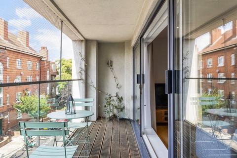 2 bedroom flat for sale, Triangle Place, Clapham, London, SW4