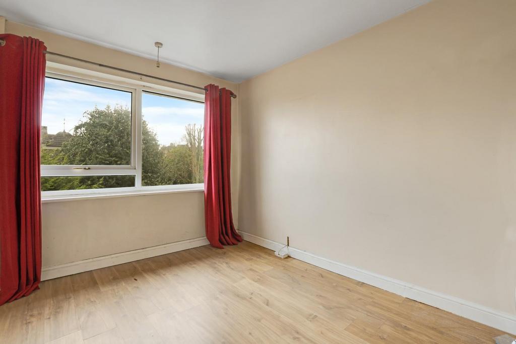 04-af74 JHProp World - 6 Thakeham Close - 34.jpg