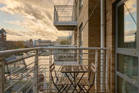 2 bedroom flat to rent, Jessops Wharf, Brentford, TW8