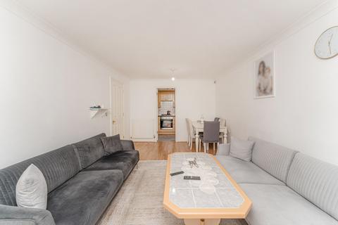 2 bedroom flat for sale, Cobham Close, Enfield, EN1