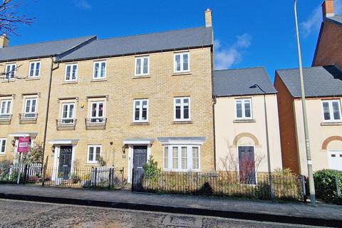 4 bedroom end of terrace house for sale, Whitelands Way, Bicester
