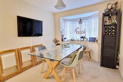 4 bedroom end of terrace house for sale, Whitelands Way, Bicester