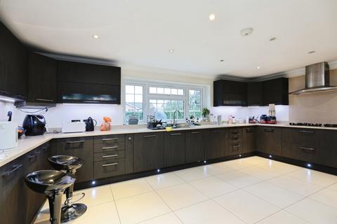 5 bedroom detached house for sale, Blackley Close, Watford