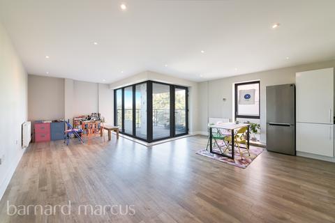 2 bedroom flat for sale, High Street, Sutton